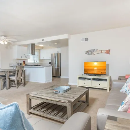Spacious 4Br W- Oceanview Balcony 3 Houses From Beach By Beachview Rentals